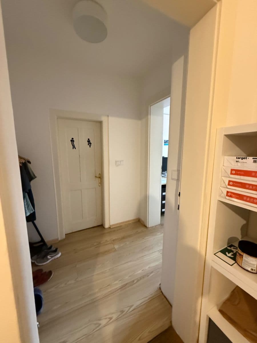 Pronájem nebytového prostoru 80 m², Rašínovo nábřeží, Praha, Praha Pronájem nebytového prostoru 80 m², Rašínovo nábřeží, Praha, Praha