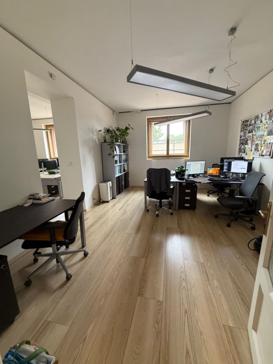 Pronájem nebytového prostoru 80 m², Rašínovo nábřeží, Praha, Praha Pronájem nebytového prostoru 80 m², Rašínovo nábřeží, Praha, Praha