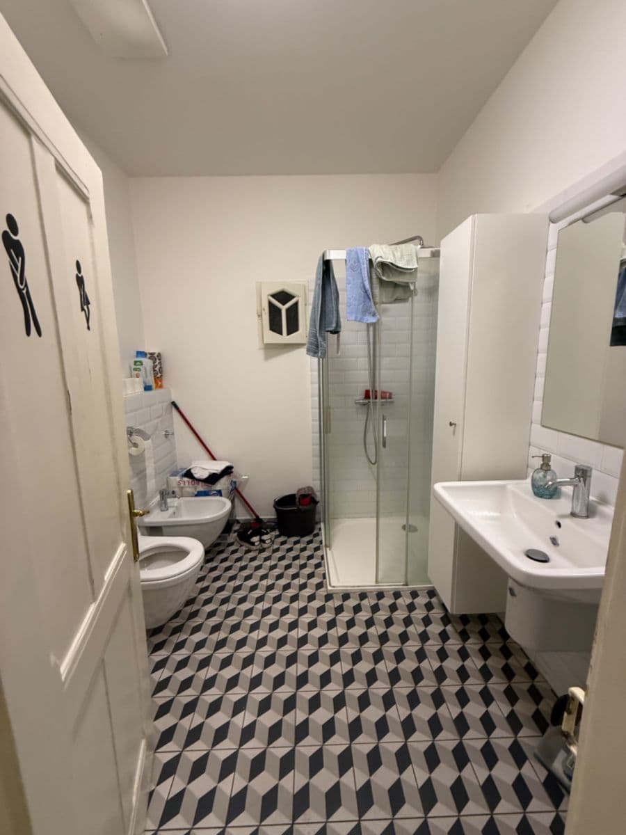 Pronájem nebytového prostoru 80 m², Rašínovo nábřeží, Praha, Praha Pronájem nebytového prostoru 80 m², Rašínovo nábřeží, Praha, Praha