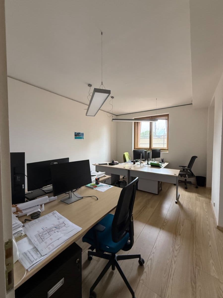 Pronájem nebytového prostoru 80 m², Rašínovo nábřeží, Praha, Praha Pronájem nebytového prostoru 80 m², Rašínovo nábřeží, Praha, Praha