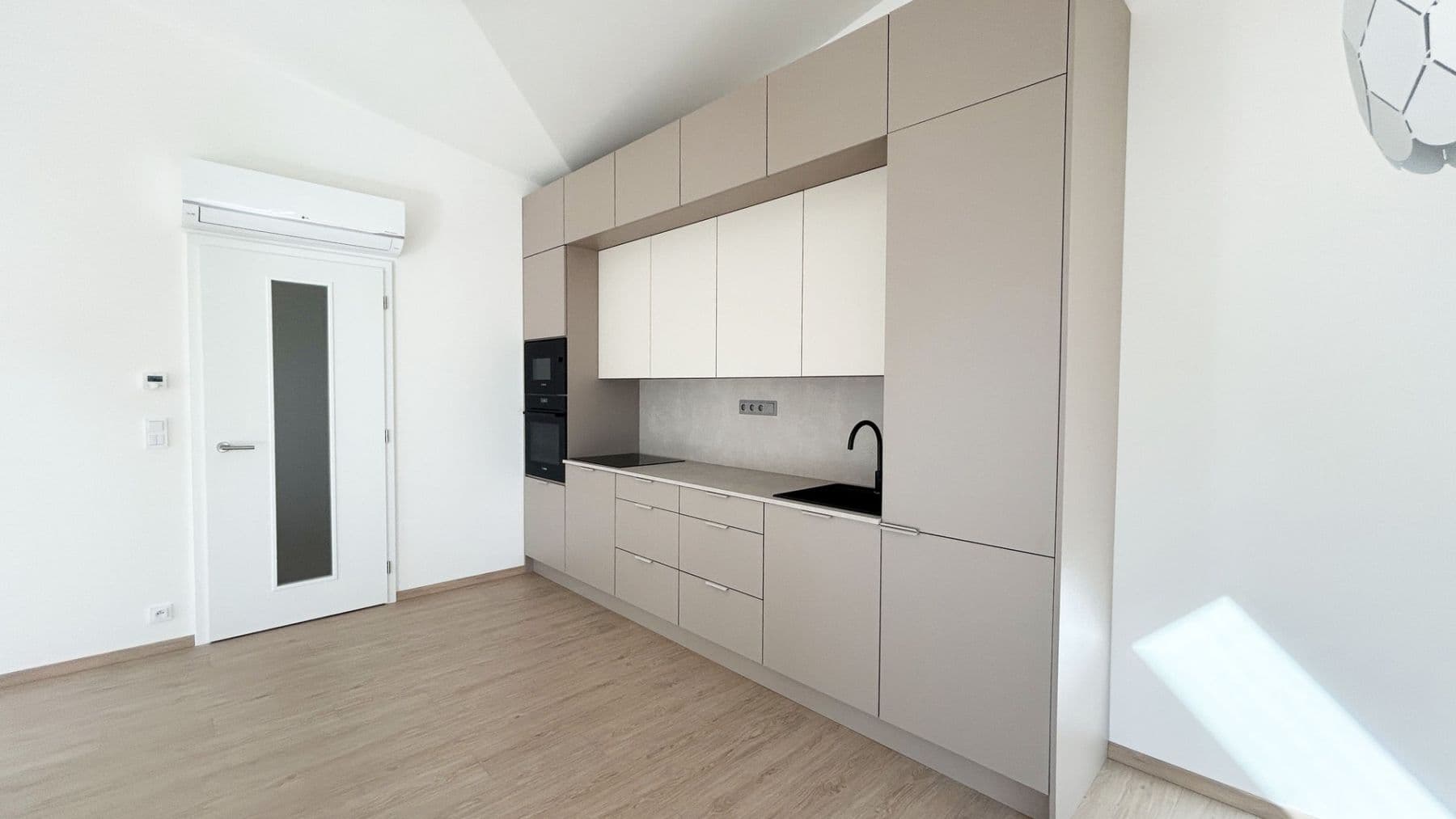 Pronájem bytu 2+kk 85 m², Cihlářská, Hostivice, Středočeský kraj Pronájem bytu 2+kk 85 m², Cihlářská, Hostivice, Středočeský kraj