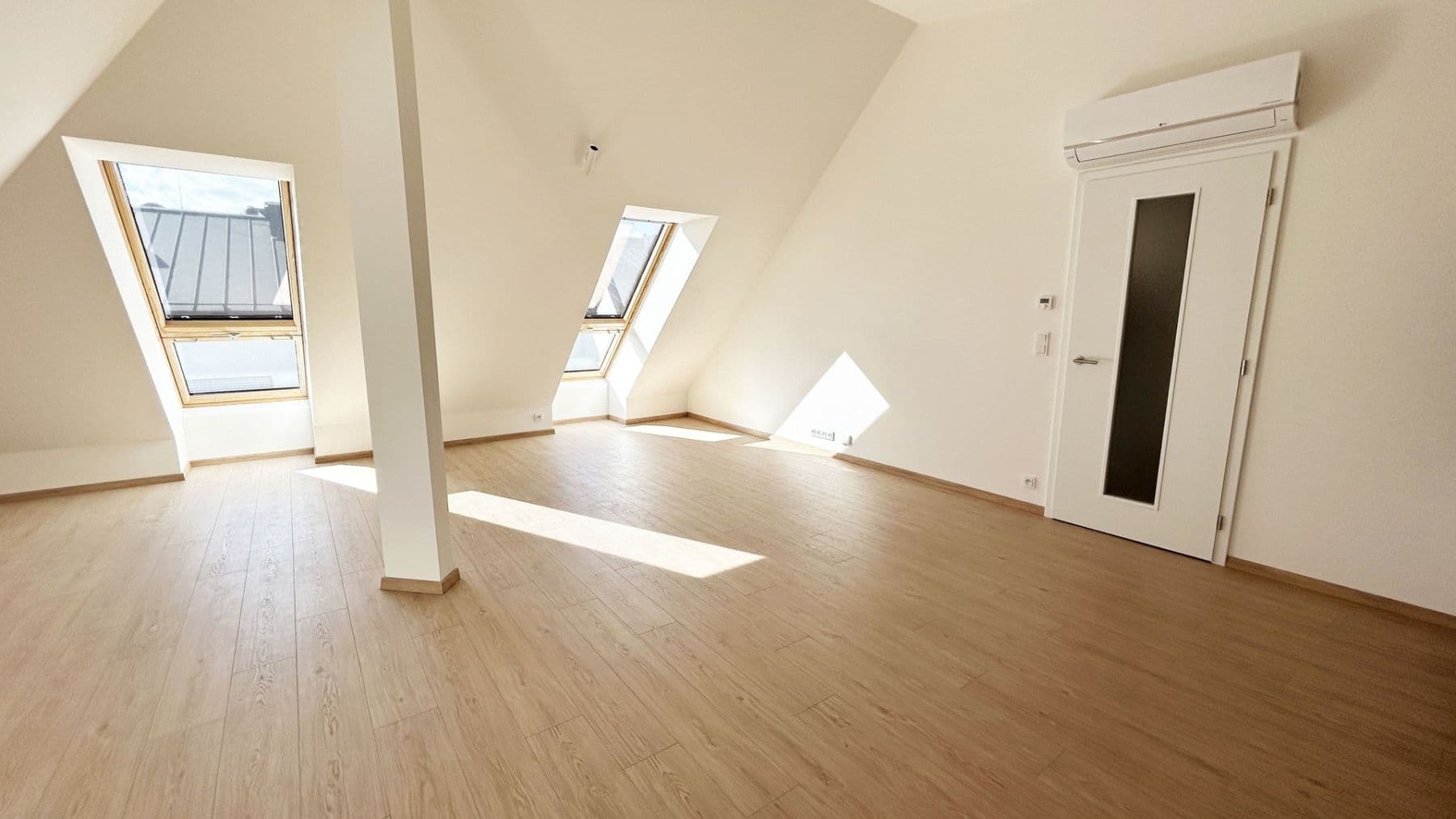 Pronájem bytu 2+kk 85 m², Cihlářská, Hostivice, Středočeský kraj Pronájem bytu 2+kk 85 m², Cihlářská, Hostivice, Středočeský kraj