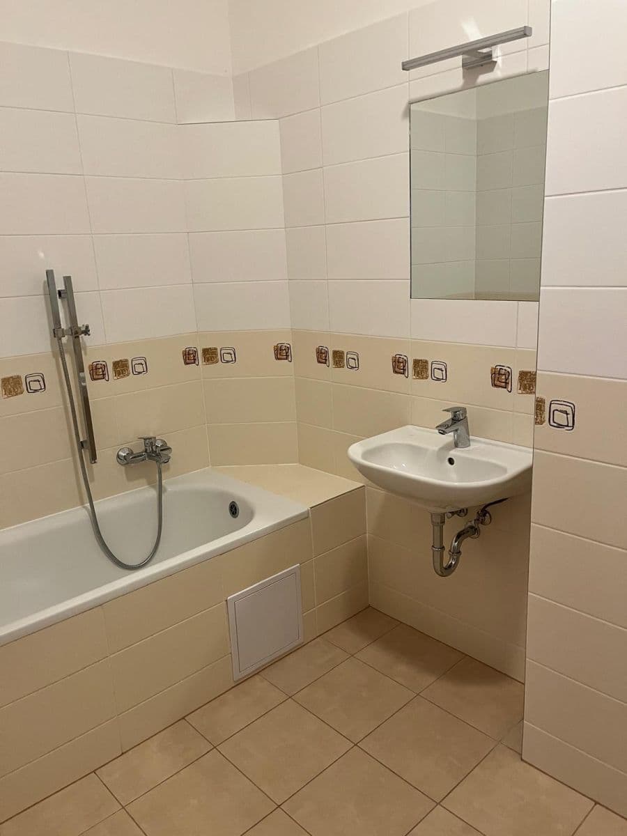 Pronájem bytu 1+1 39 m², Poupětova, Praha, Praha Pronájem bytu 1+1 39 m², Poupětova, Praha, Praha