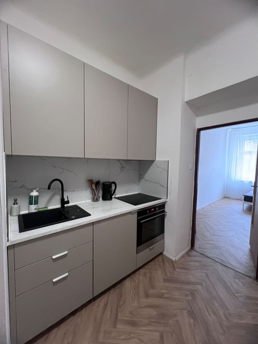 Pronájem bytu 1+1 30 m², Husitská, Praha, Praha Pronájem bytu 1+1 30 m², Husitská, Praha, Praha