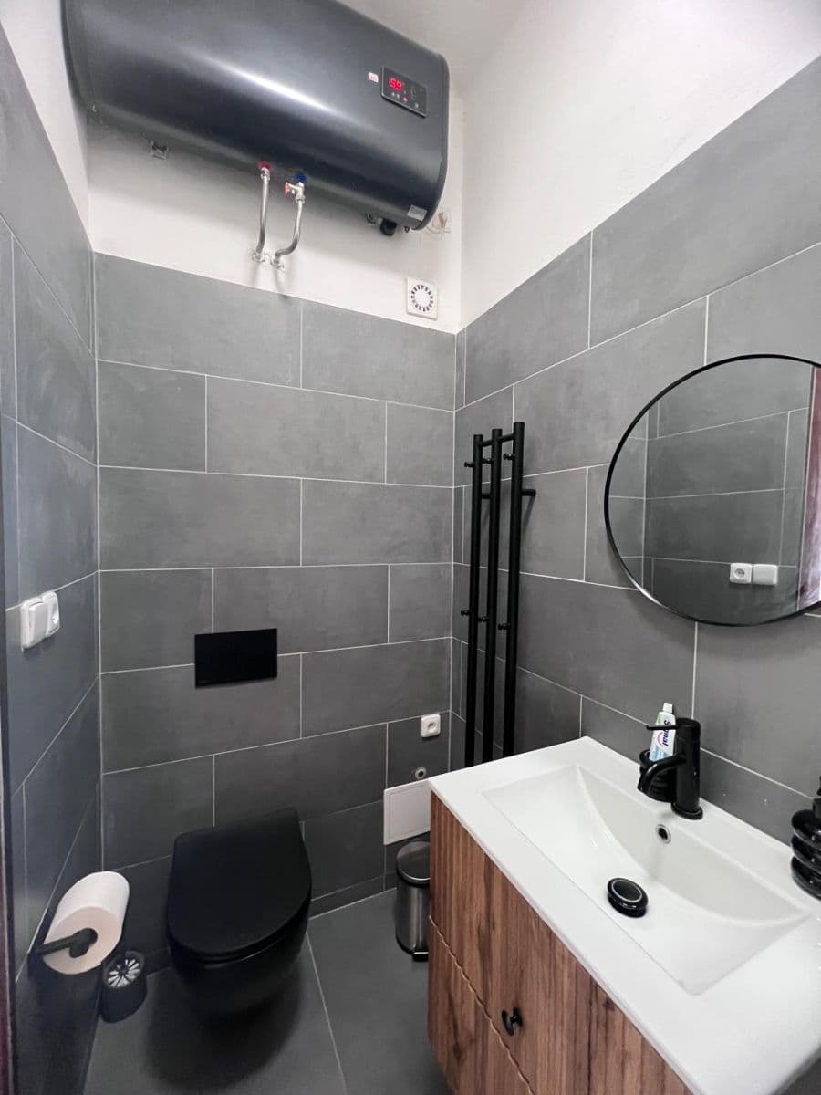 Pronájem bytu 1+1 30 m², Husitská, Praha, Praha Pronájem bytu 1+1 30 m², Husitská, Praha, Praha