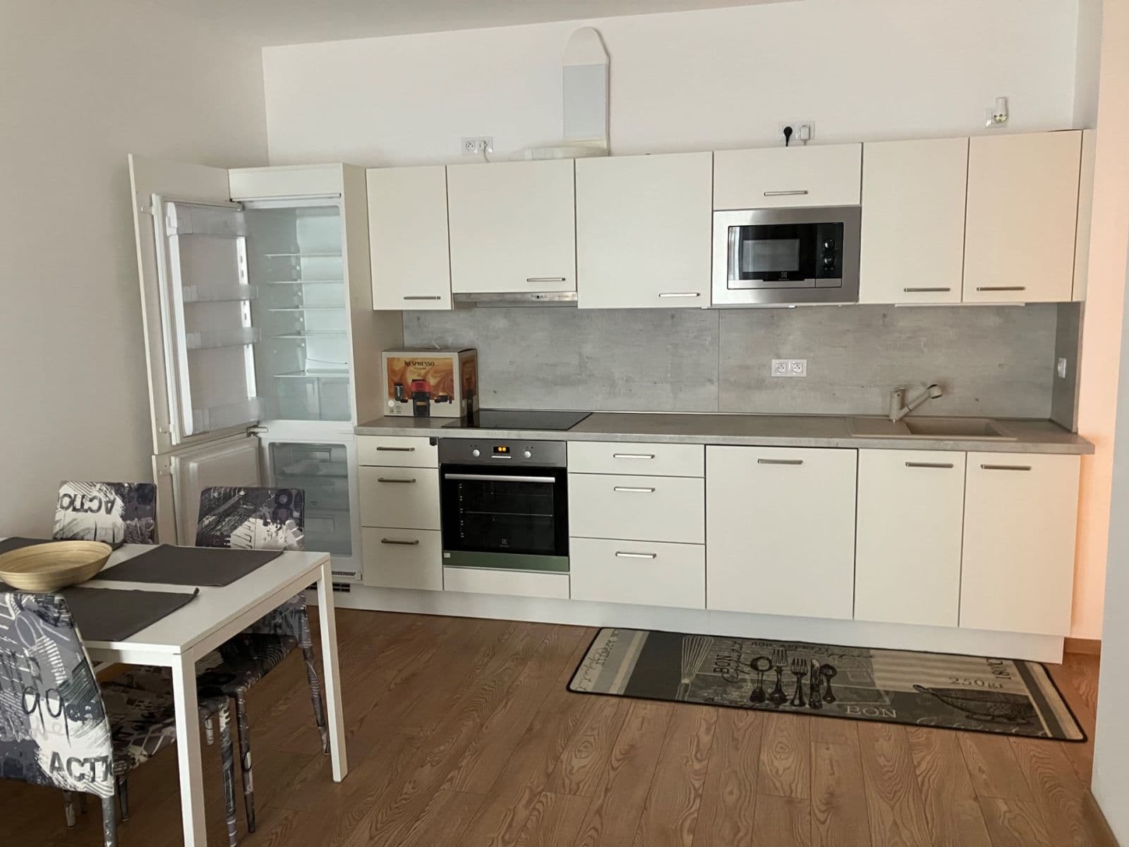Pronájem bytu 2+kk 64 m², U Mlýnského kanálu, Praha, Praha Pronájem bytu 2+kk 64 m², U Mlýnského kanálu, Praha, Praha