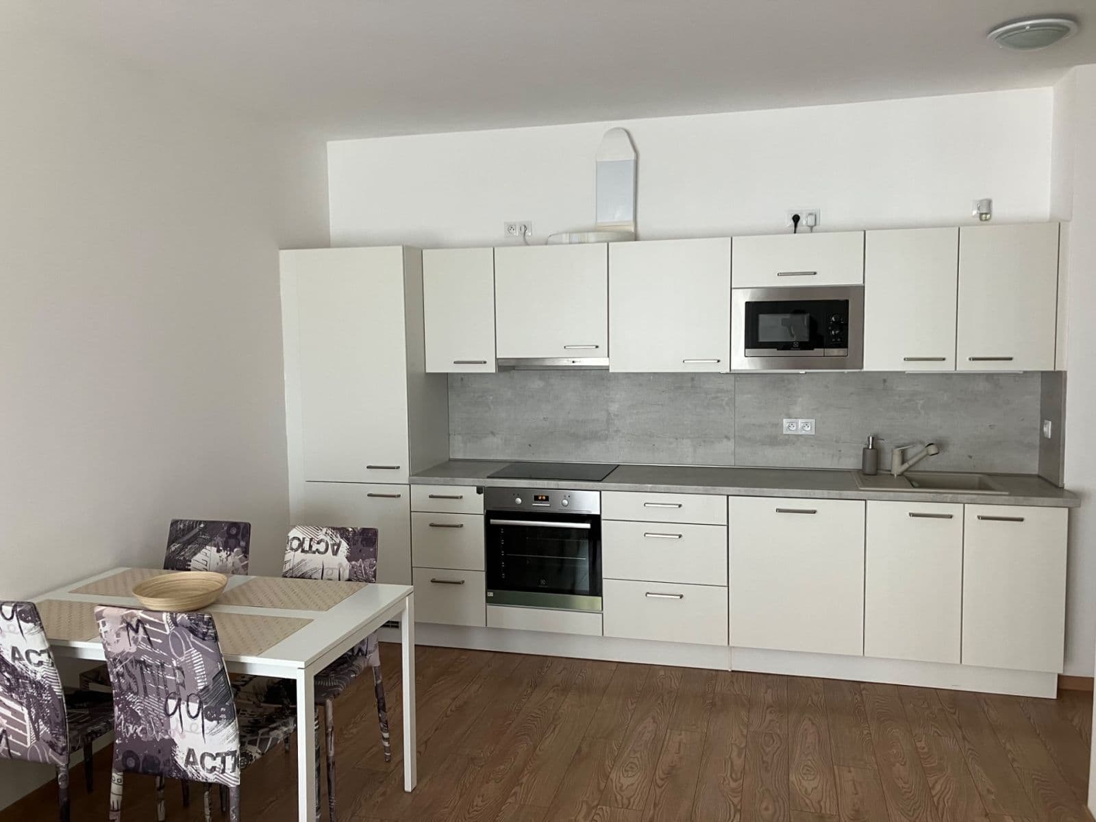 Pronájem bytu 2+kk 64 m², U Mlýnského kanálu, Praha, Praha Pronájem bytu 2+kk 64 m², U Mlýnského kanálu, Praha, Praha