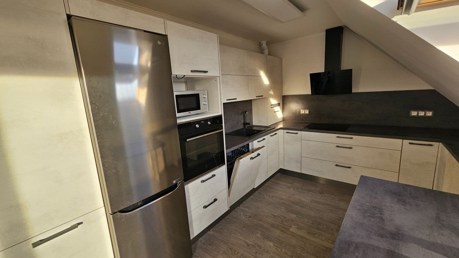 Pronájem bytu 3+1 67 m², Gabčíkova, Nehvizdy, Středočeský kraj Pronájem bytu 3+1 67 m², Gabčíkova, Nehvizdy, Středočeský kraj