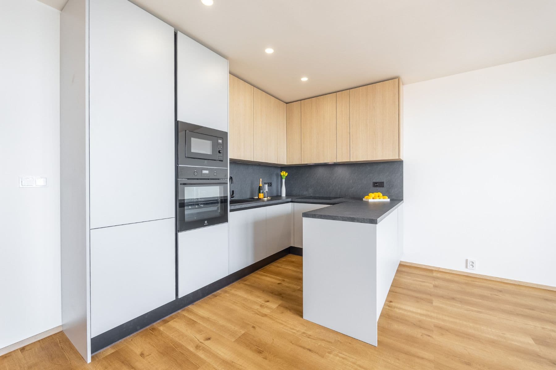 Prodej bytu 3+kk 92 m², Petržílkova, Praha, Praha Prodej bytu 3+kk 92 m², Petržílkova, Praha, Praha
