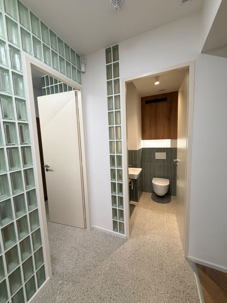 Pronájem bytu 2+kk 45 m², Holandská, Praha, Praha Pronájem bytu 2+kk 45 m², Holandská, Praha, Praha