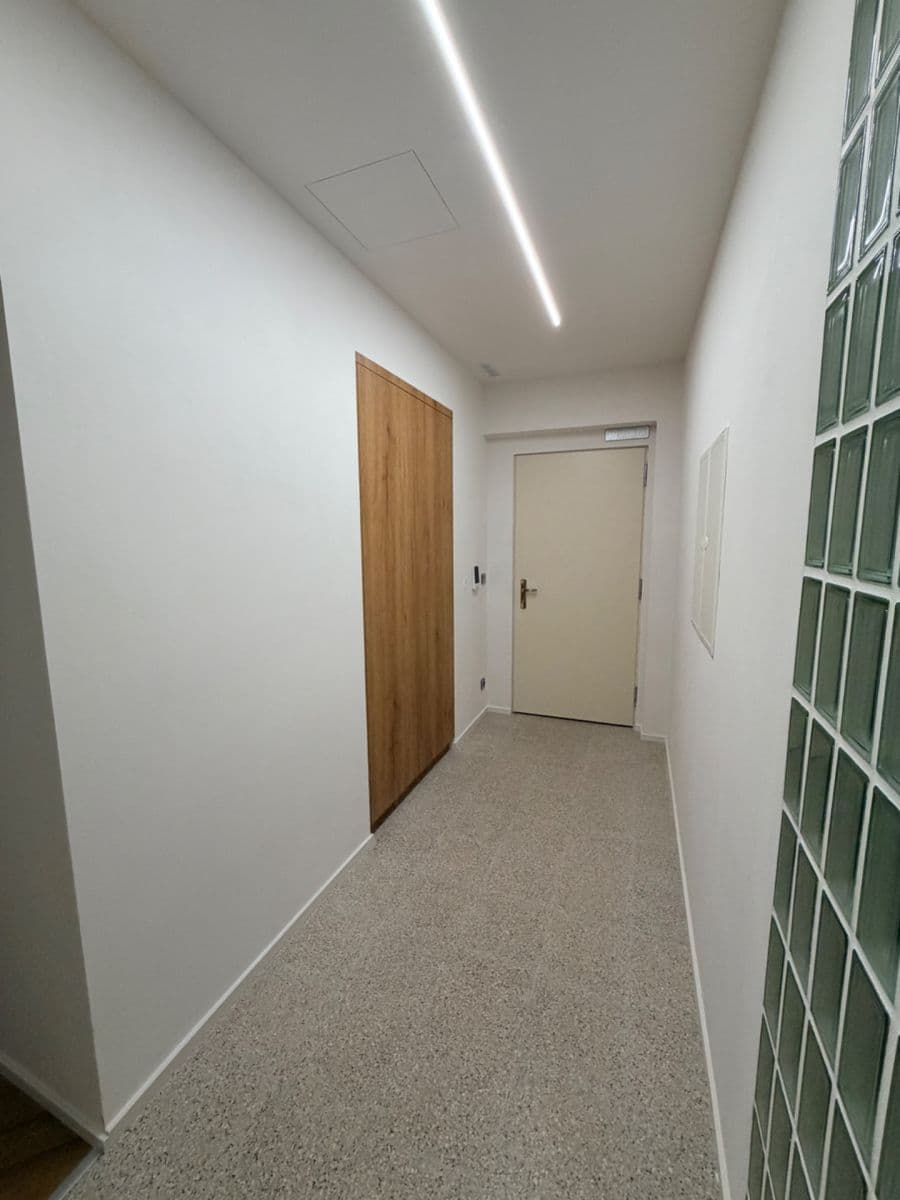 Pronájem bytu 2+kk 45 m², Holandská, Praha, Praha Pronájem bytu 2+kk 45 m², Holandská, Praha, Praha