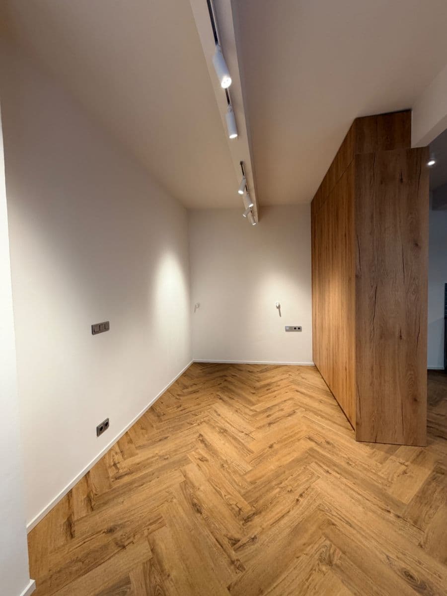 Pronájem bytu 2+kk 45 m², Holandská, Praha, Praha Pronájem bytu 2+kk 45 m², Holandská, Praha, Praha