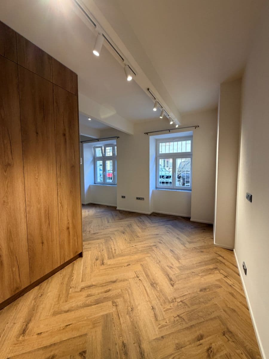 Pronájem bytu 2+kk 45 m², Holandská, Praha, Praha Pronájem bytu 2+kk 45 m², Holandská, Praha, Praha