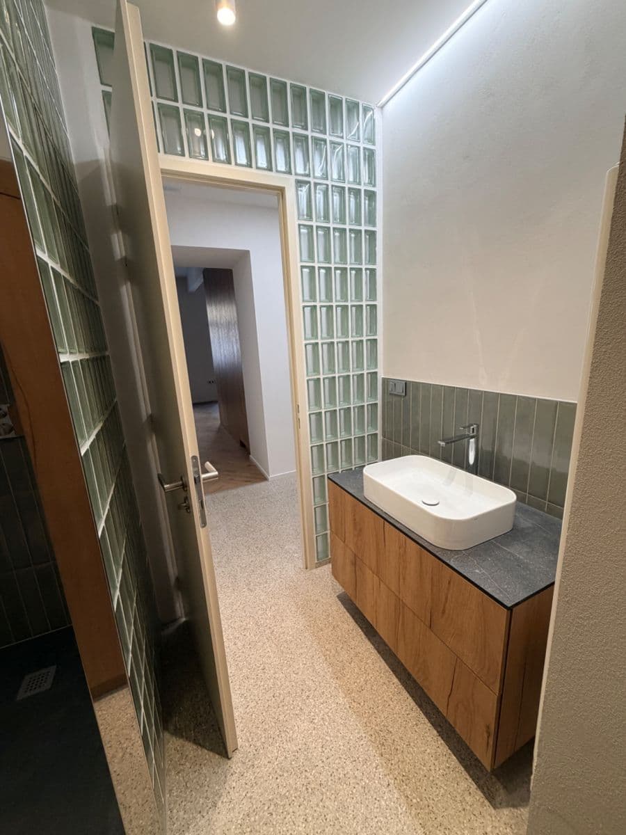 Pronájem bytu 2+kk 45 m², Holandská, Praha, Praha Pronájem bytu 2+kk 45 m², Holandská, Praha, Praha