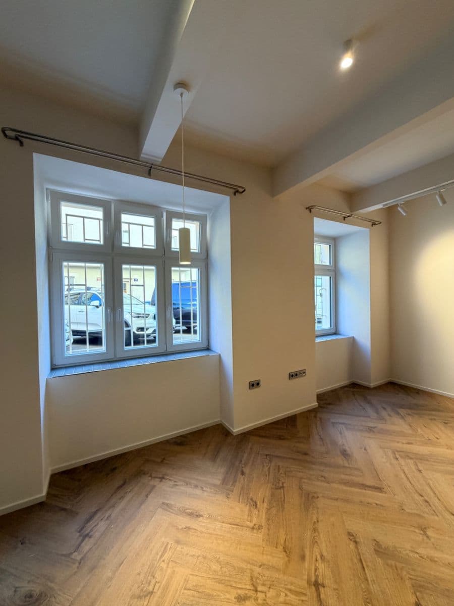 Pronájem bytu 2+kk 45 m², Holandská, Praha, Praha Pronájem bytu 2+kk 45 m², Holandská, Praha, Praha