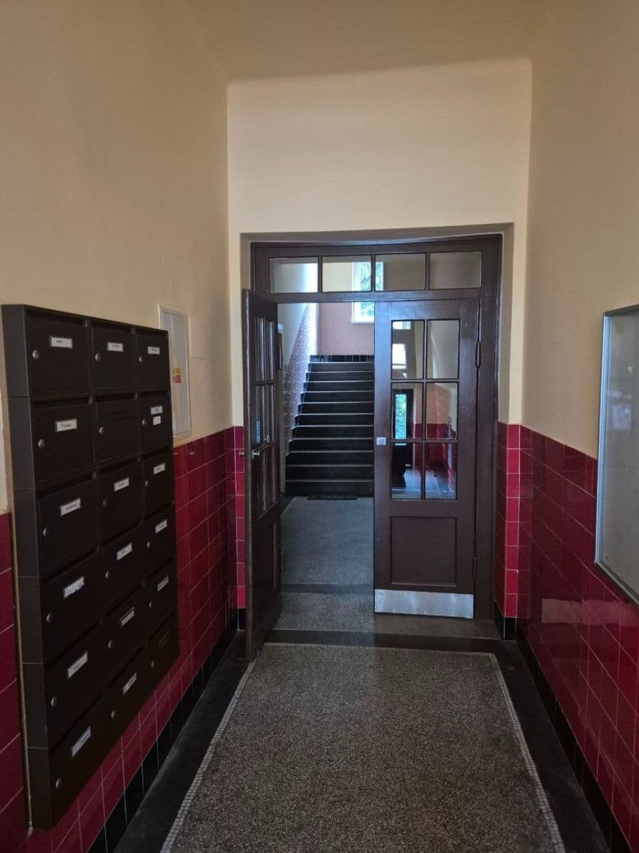 Pronájem bytu 2+kk 40 m², 5. května, Praha, Praha Pronájem bytu 2+kk 40 m², 5. května, Praha, Praha
