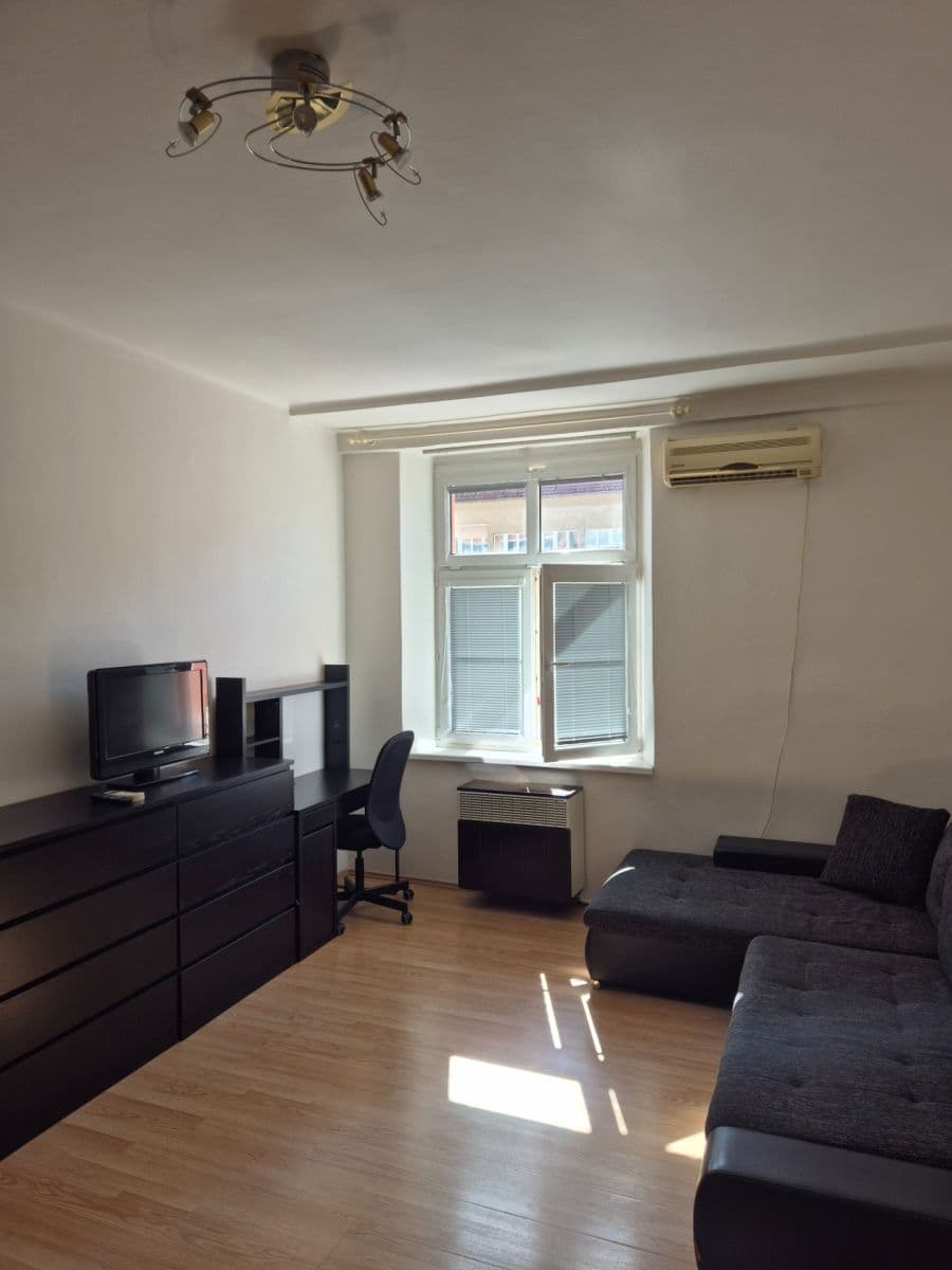 Pronájem bytu 2+kk 40 m², 5. května, Praha, Praha Pronájem bytu 2+kk 40 m², 5. května, Praha, Praha