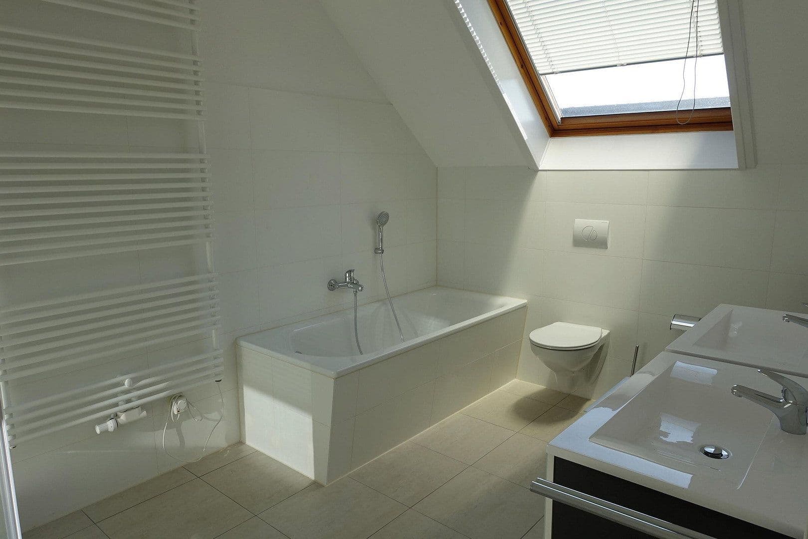Pronájem bytu 3+kk 150 m², Lützerodaer Weg 8, JENA, Durynsko Pronájem bytu 3+kk 150 m², Lützerodaer Weg 8, JENA, Durynsko