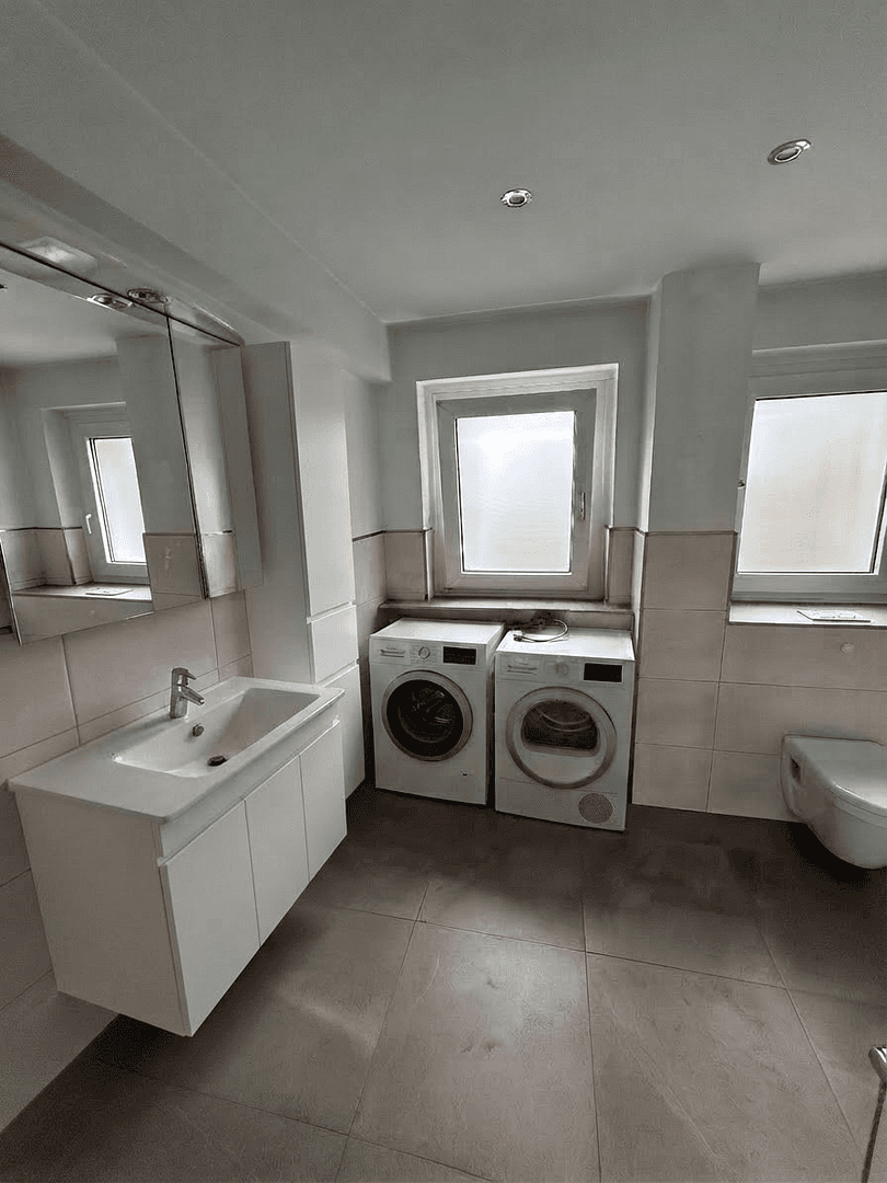 Prodej bytu 4+1 88 m², Düsseldorf, Severní Porýní-Vestfálsko Prodej bytu 4+1 88 m², Düsseldorf, Severní Porýní-Vestfálsko