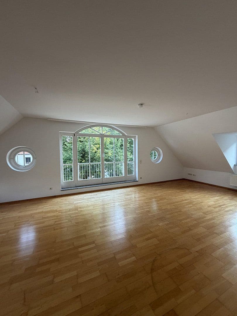 Pronájem bytu 4+1 128 m², München, Bavorsko Pronájem bytu 4+1 128 m², München, Bavorsko
