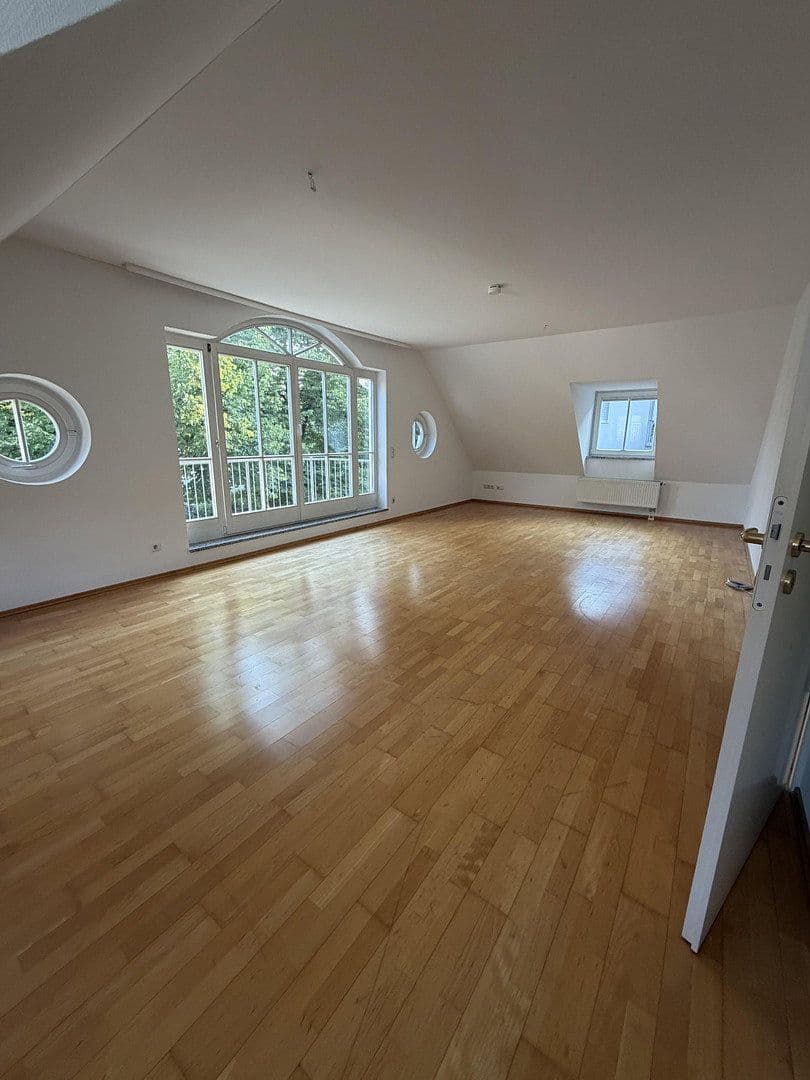 Pronájem bytu 4+1 128 m², München, Bavorsko Pronájem bytu 4+1 128 m², München, Bavorsko