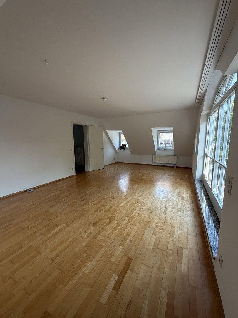 Pronájem bytu 4+1 128 m², München, Bavorsko Pronájem bytu 4+1 128 m², München, Bavorsko