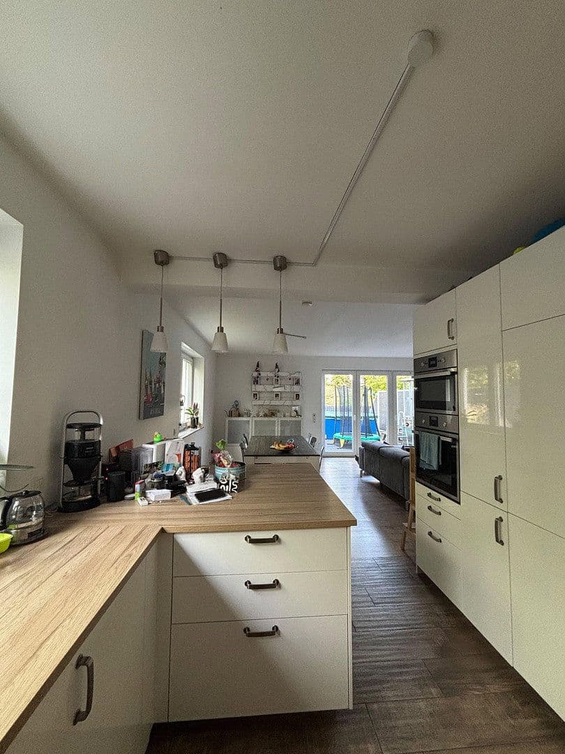 Pronájem domu 160 m², pozemek 350 m², Bergisch Gladbach, Severní Porýní-Vestfálsko Pronájem domu 160 m², pozemek 350 m², Bergisch Gladbach, Severní Porýní-Vestfálsko