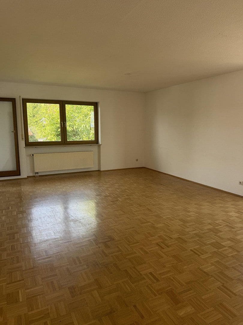 Prodej bytu 4+1 97 m², Alte Schulstr. 11, Zimmern ob Rottweil, Bádensko-Württembersko Prodej bytu 4+1 97 m², Alte Schulstr. 11, Zimmern ob Rottweil, Bádensko-Württembersko