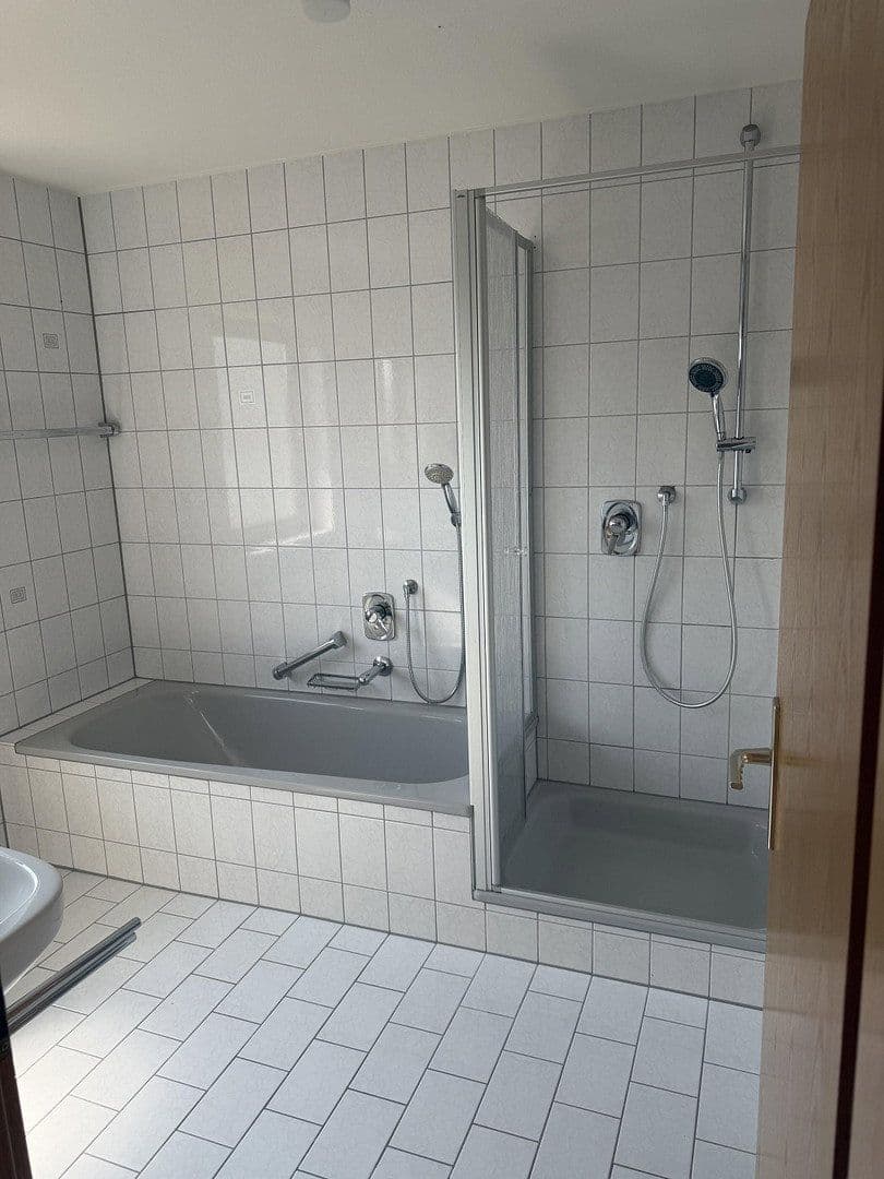 Prodej bytu 4+1 97 m², Alte Schulstr. 11, Zimmern ob Rottweil, Bádensko-Württembersko Prodej bytu 4+1 97 m², Alte Schulstr. 11, Zimmern ob Rottweil, Bádensko-Württembersko