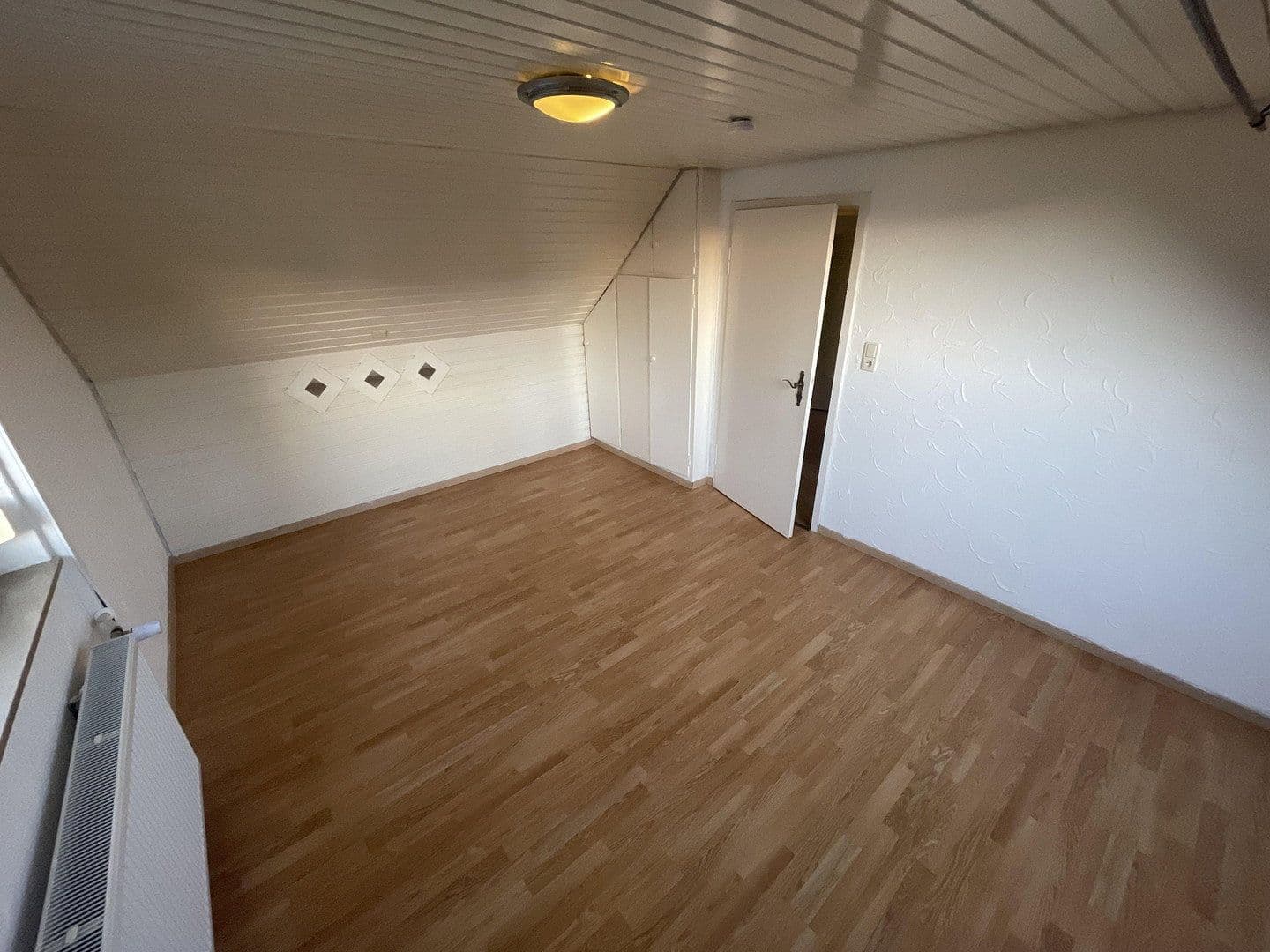 Pronájem bytu 3+1 55 m², Stuttgart, Bádensko-Württembersko Pronájem bytu 3+1 55 m², Stuttgart, Bádensko-Württembersko