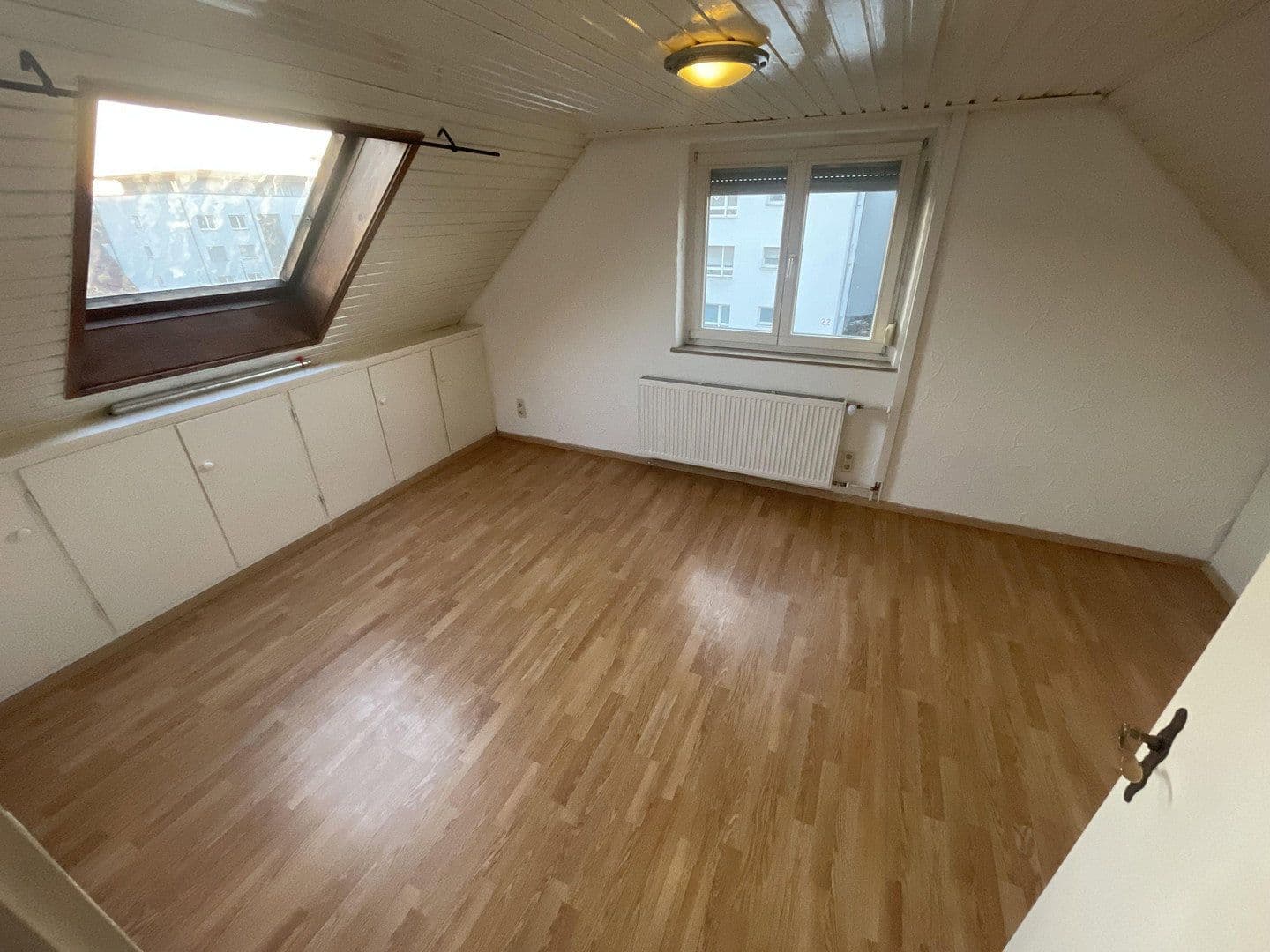 Pronájem bytu 3+1 55 m², Stuttgart, Bádensko-Württembersko Pronájem bytu 3+1 55 m², Stuttgart, Bádensko-Württembersko
