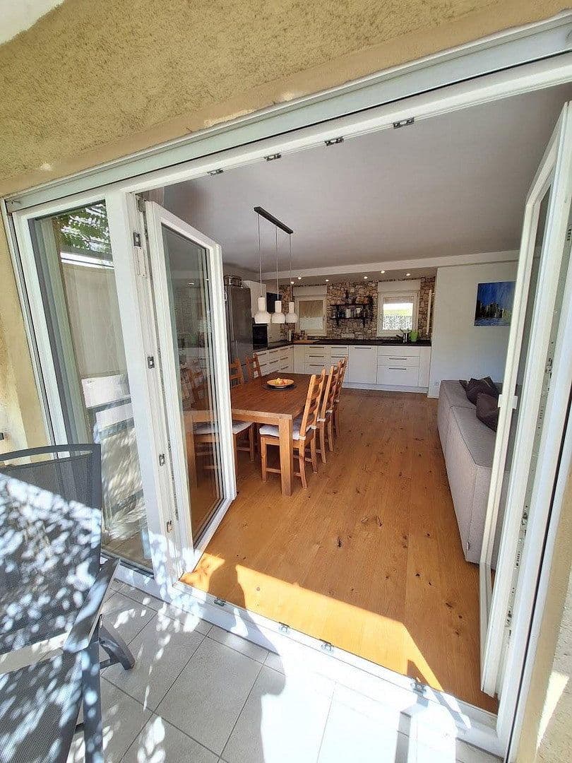 Prodej bytu 3+1 95 m², Karlsruhe, Bádensko-Württembersko Prodej bytu 3+1 95 m², Karlsruhe, Bádensko-Württembersko
