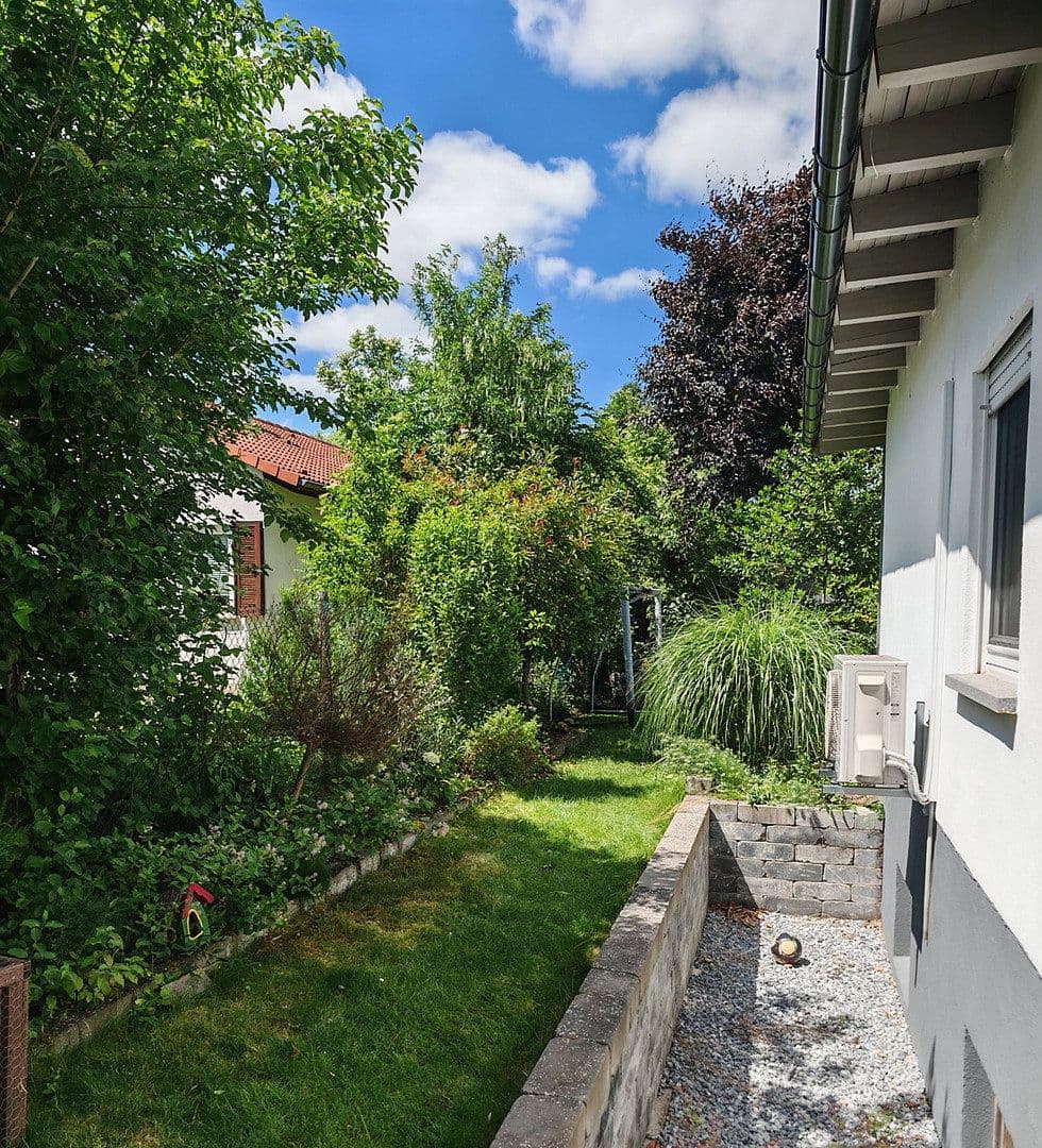 Prodej domu 170 m², pozemek 558 m², Harxheim, Porýní-Falc Prodej domu 170 m², pozemek 558 m², Harxheim, Porýní-Falc