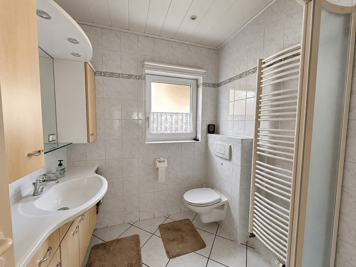 Prodej domu 247 m², pozemek 811 m², Lange Reihe 37, Katlenburg-Lindau, Dolní Sasko Prodej domu 247 m², pozemek 811 m², Lange Reihe 37, Katlenburg-Lindau, Dolní Sasko