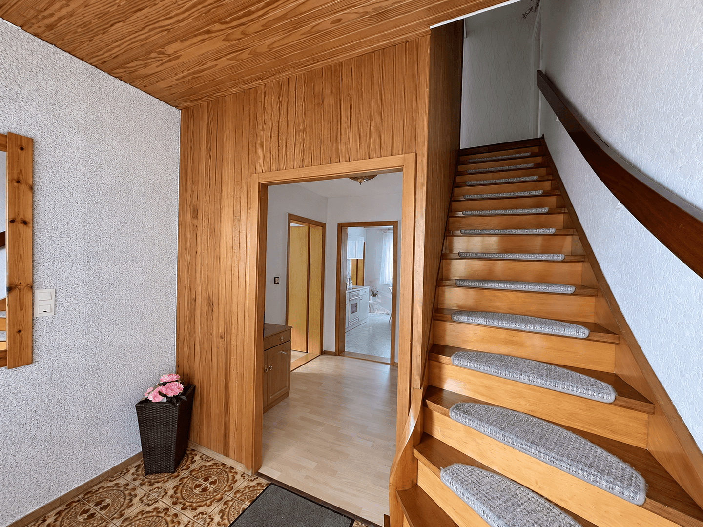 Prodej domu 247 m², pozemek 811 m², Lange Reihe 37, Katlenburg-Lindau, Dolní Sasko Prodej domu 247 m², pozemek 811 m², Lange Reihe 37, Katlenburg-Lindau, Dolní Sasko