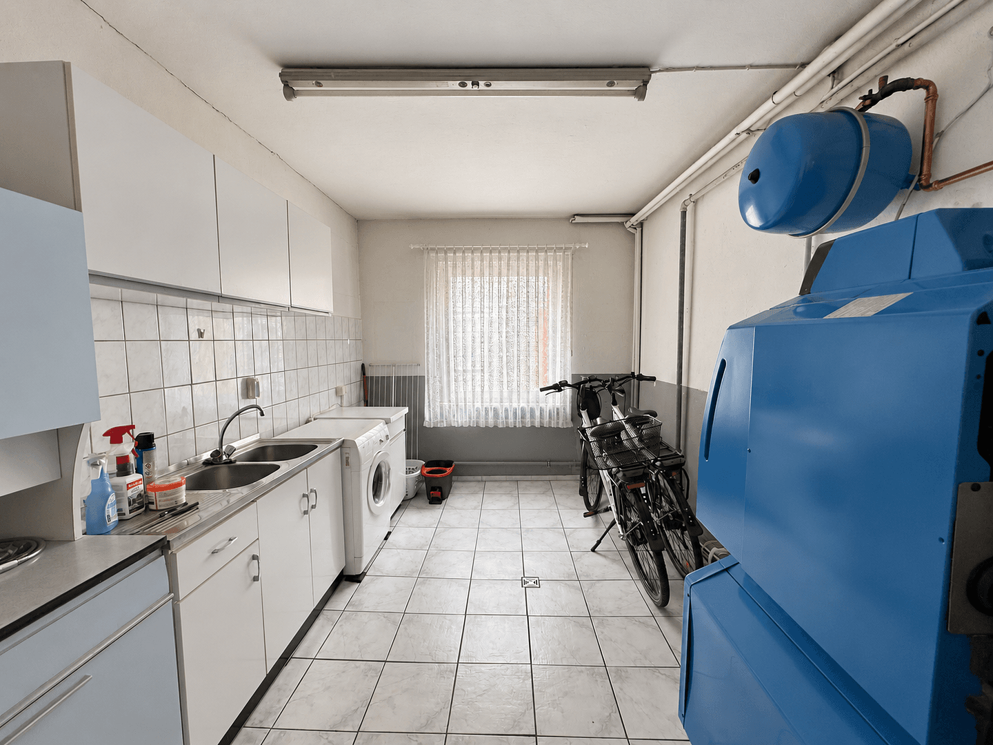Prodej domu 247 m², pozemek 811 m², Lange Reihe 37, Katlenburg-Lindau, Dolní Sasko Prodej domu 247 m², pozemek 811 m², Lange Reihe 37, Katlenburg-Lindau, Dolní Sasko