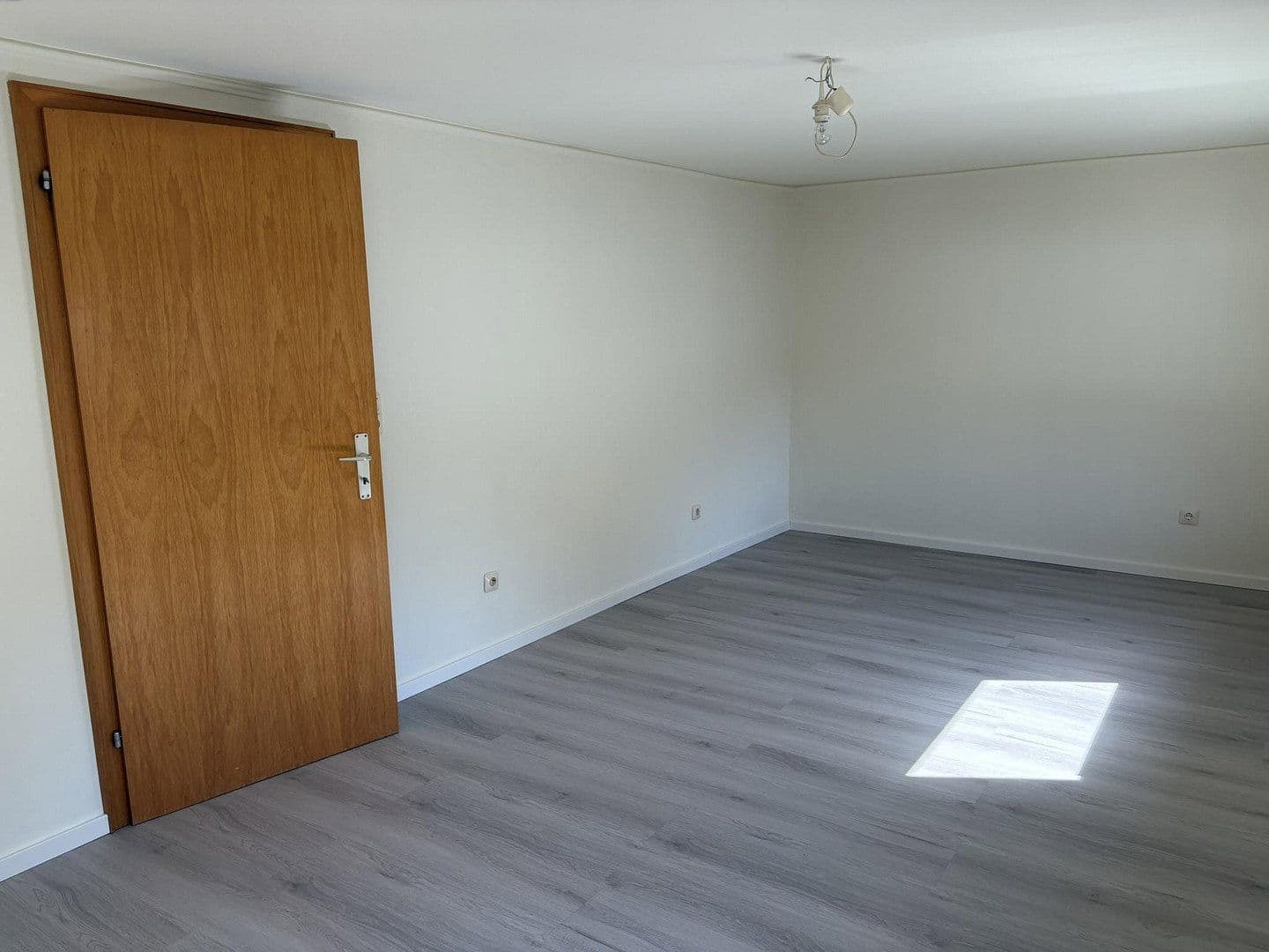 Pronájem bytu 2+1 69 m², Wiehl, Severní Porýní-Vestfálsko Pronájem bytu 2+1 69 m², Wiehl, Severní Porýní-Vestfálsko
