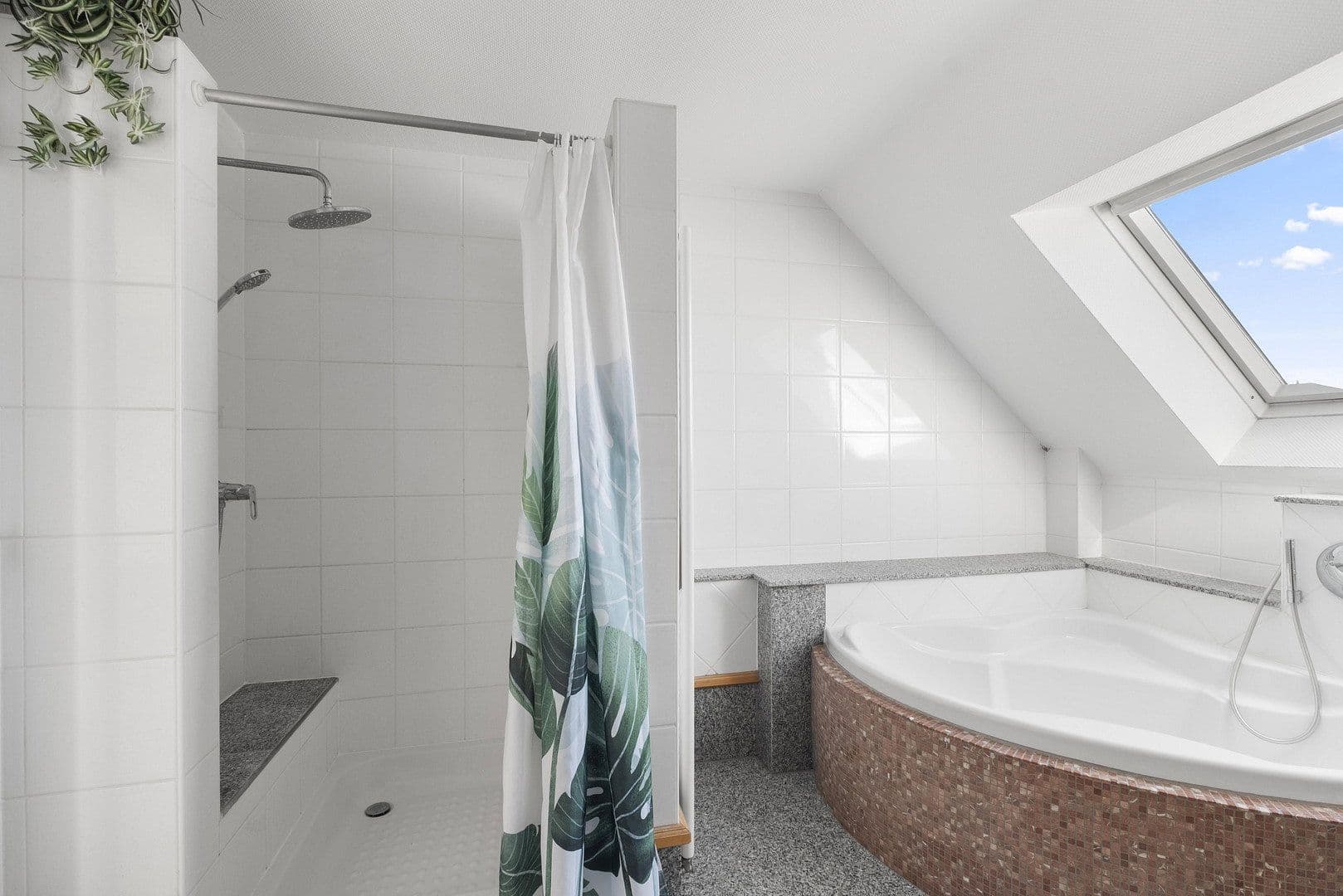 Prodej domu 240 m², pozemek 397 m², Sinsheim, Bádensko-Württembersko Prodej domu 240 m², pozemek 397 m², Sinsheim, Bádensko-Württembersko