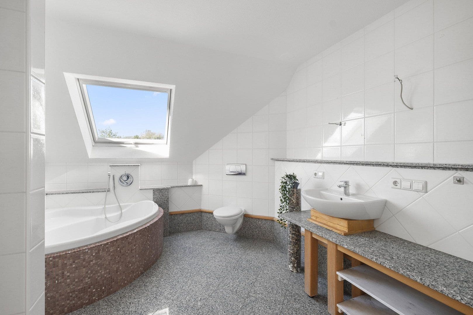 Prodej domu 240 m², pozemek 397 m², Sinsheim, Bádensko-Württembersko Prodej domu 240 m², pozemek 397 m², Sinsheim, Bádensko-Württembersko