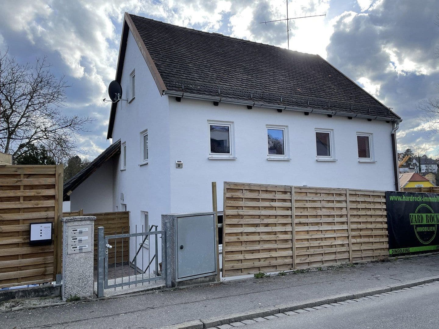 Prodej domu 400 m², pozemek 750 m², Neue Bergstraße 30, Landshut, Bavorsko Prodej domu 400 m², pozemek 750 m², Neue Bergstraße 30, Landshut, Bavorsko