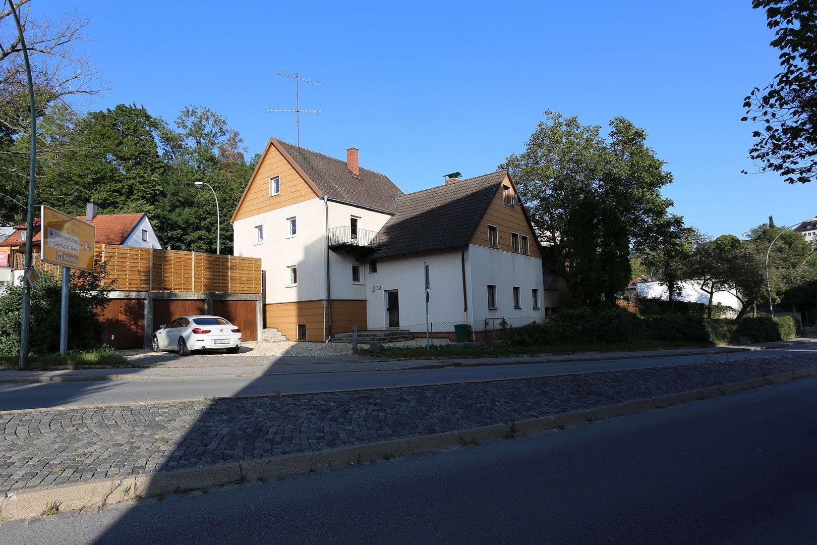 Prodej domu 400 m², pozemek 750 m², Neue Bergstraße 30, Landshut, Bavorsko Prodej domu 400 m², pozemek 750 m², Neue Bergstraße 30, Landshut, Bavorsko