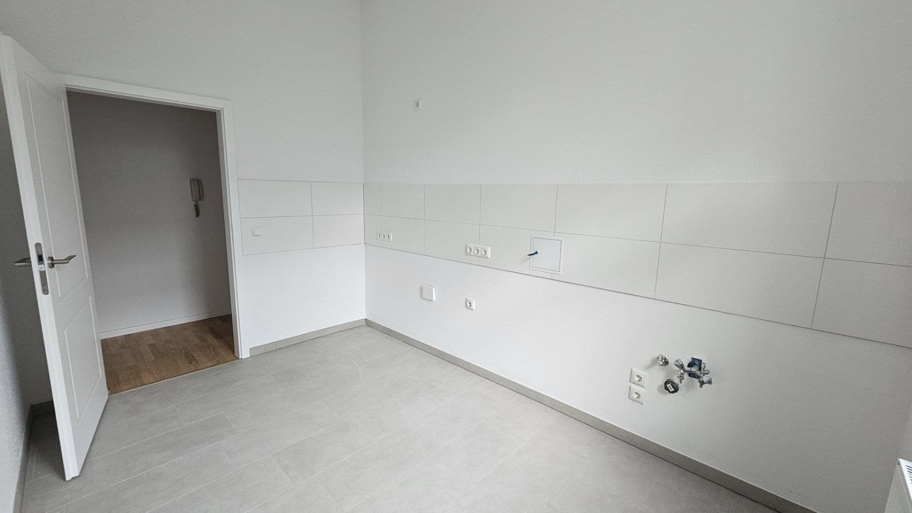 Pronájem bytu 3+1 56 m², Magedburg, Sasko-Anhaltsko Pronájem bytu 3+1 56 m², Magedburg, Sasko-Anhaltsko