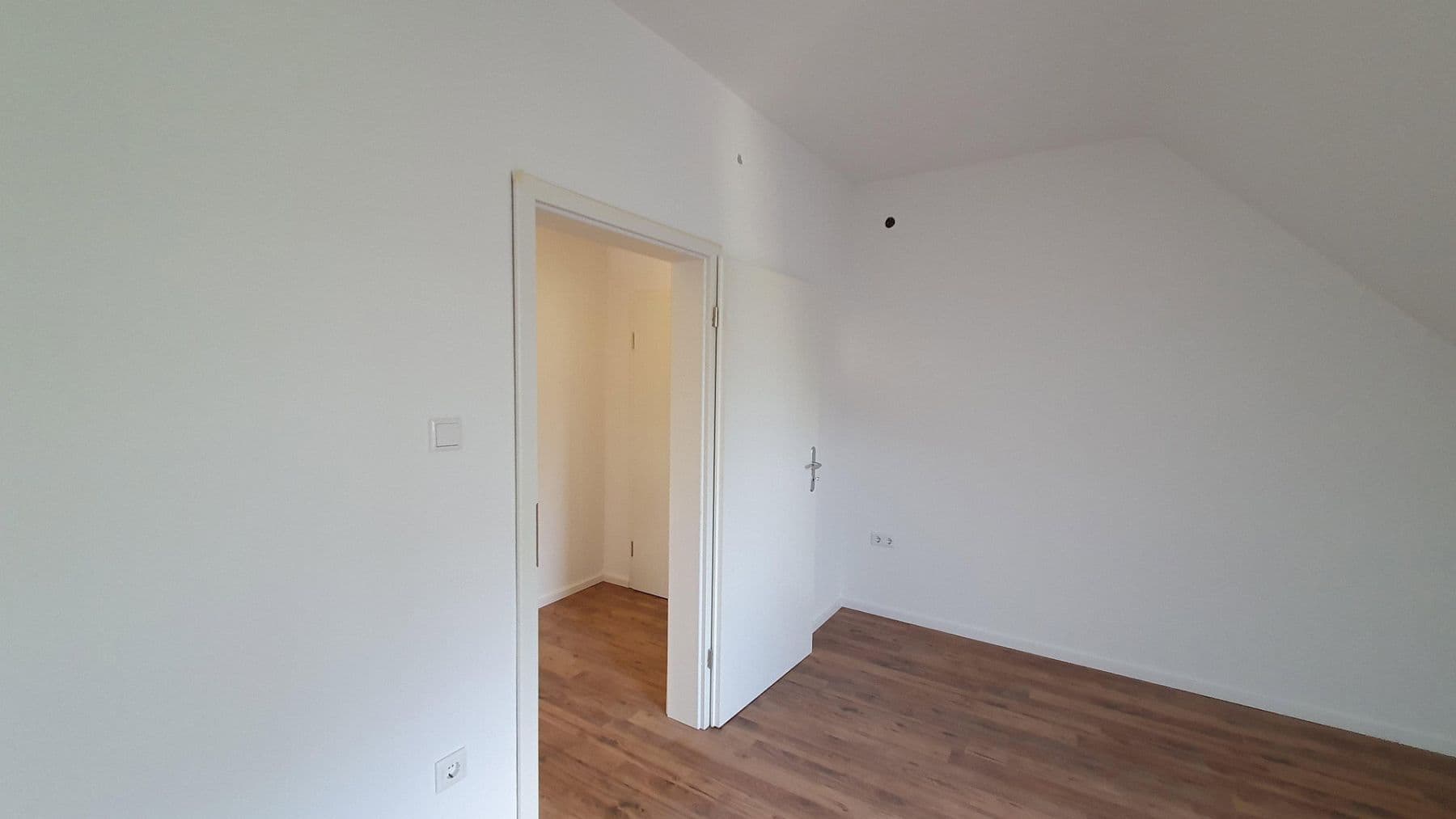 Prodej domu 511 m², pozemek 413 m², Solingen, Severní Porýní-Vestfálsko Prodej domu 511 m², pozemek 413 m², Solingen, Severní Porýní-Vestfálsko