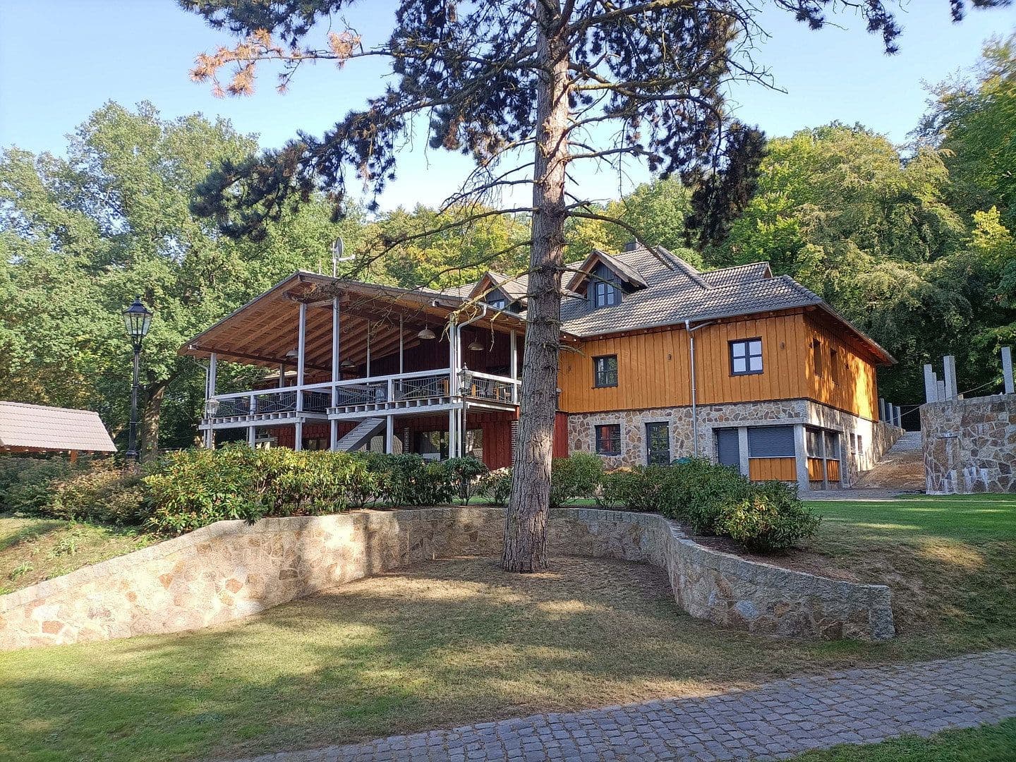 Prodej nebytového prostoru 5.560 m², Bad Nenndorf, Dolní Sasko Prodej nebytového prostoru 5.560 m², Bad Nenndorf, Dolní Sasko