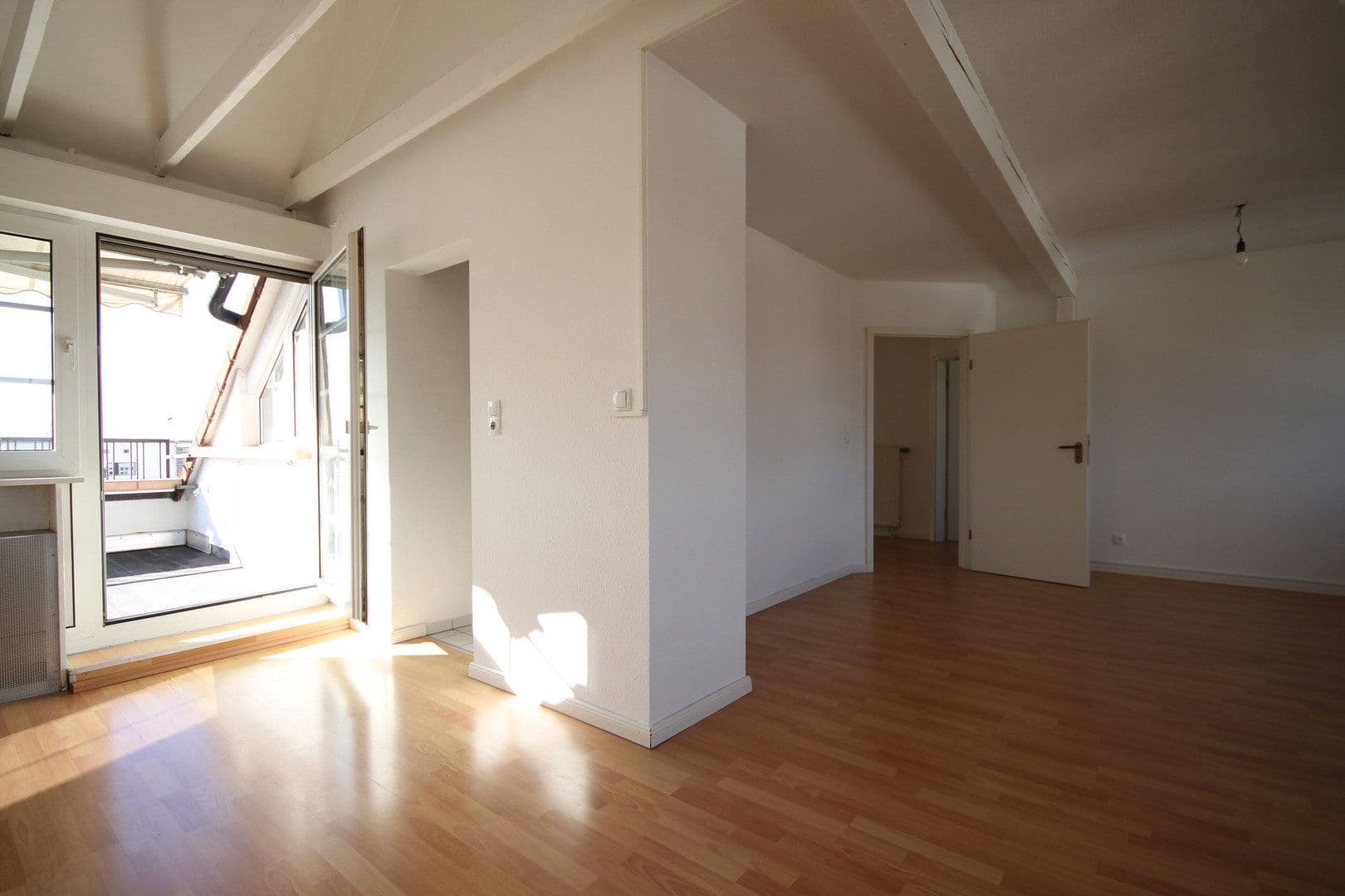 Pronájem bytu 2+1 90 m², Neu-Isenburg, Hessen Pronájem bytu 2+1 90 m², Neu-Isenburg, Hessen