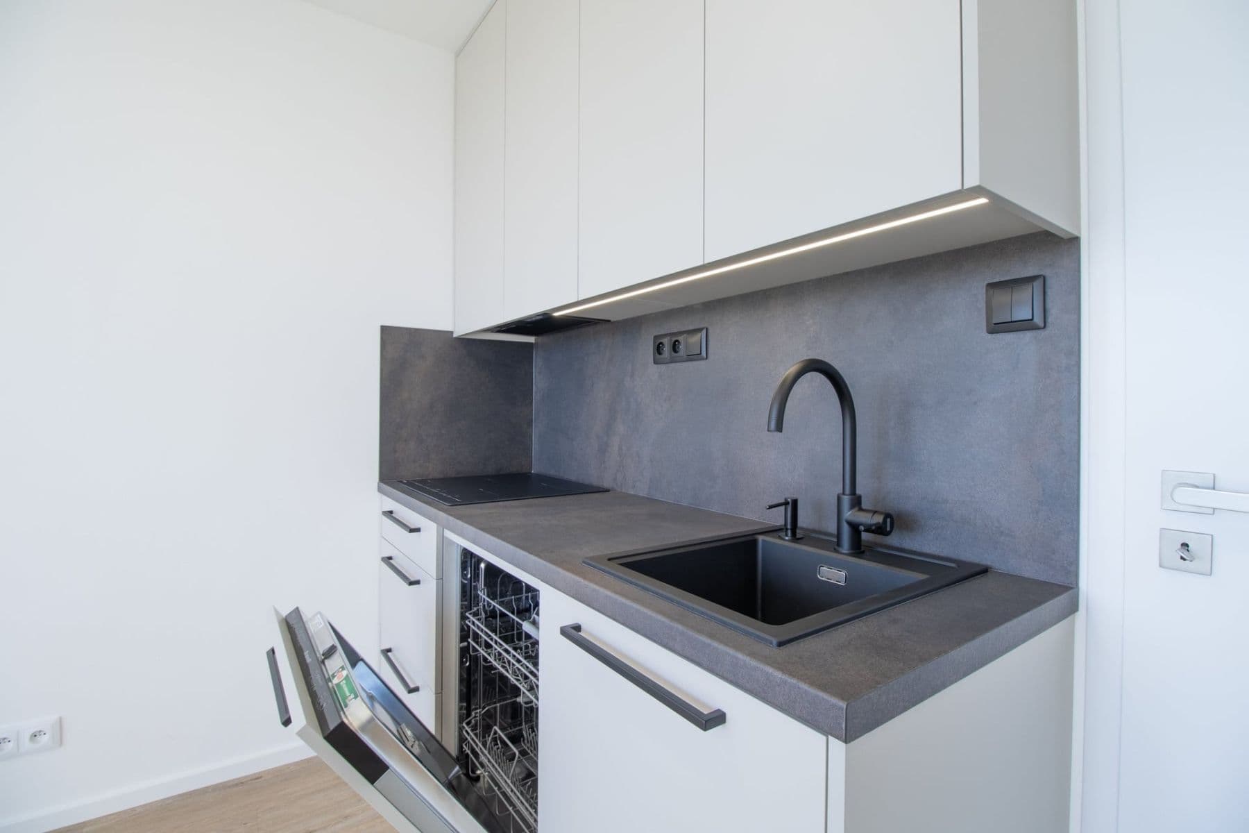 Pronájem bytu 1+kk 28 m², Nad lesním divadlem, Praha, Praha Pronájem bytu 1+kk 28 m², Nad lesním divadlem, Praha, Praha