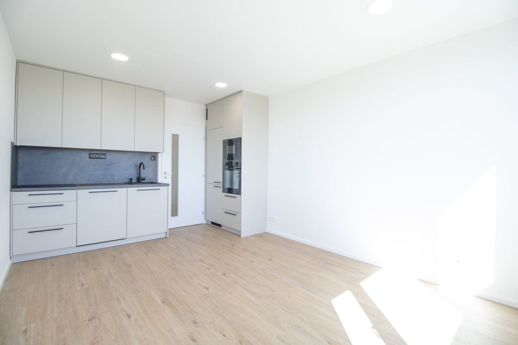 Pronájem bytu 1+kk 28 m², Nad lesním divadlem, Praha, Praha Pronájem bytu 1+kk 28 m², Nad lesním divadlem, Praha, Praha