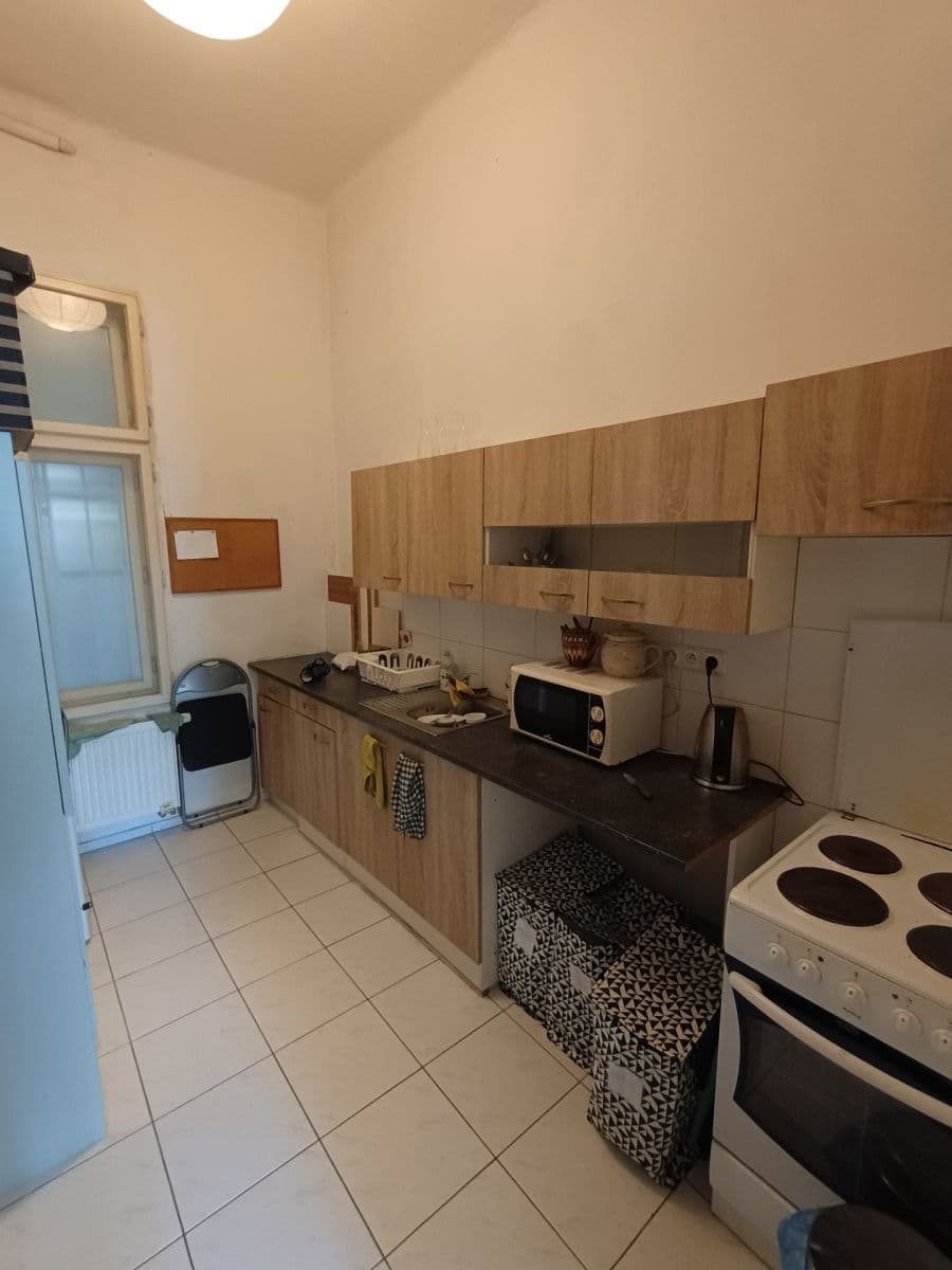 Pronájem bytu 2+1 40 m², 28. pluku, Praha, Praha Pronájem bytu 2+1 40 m², 28. pluku, Praha, Praha