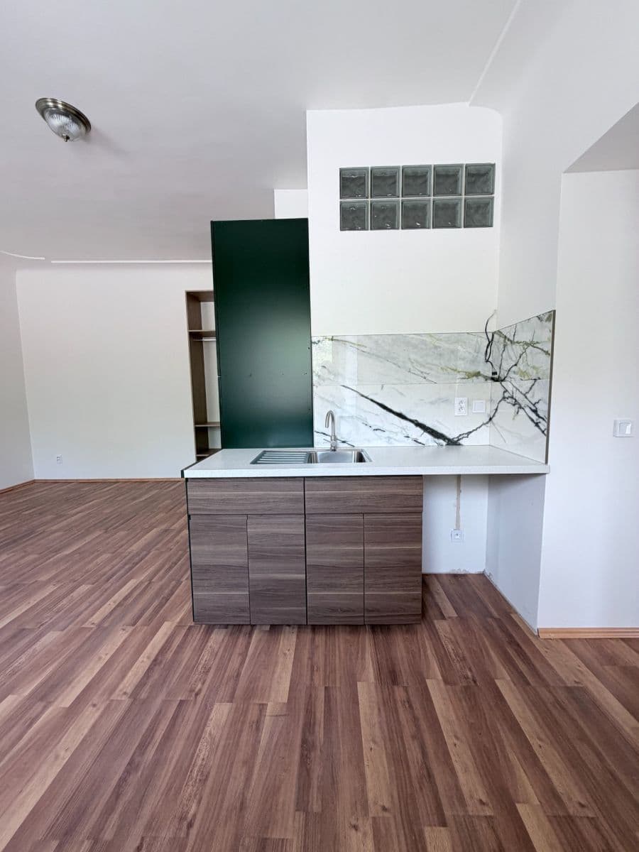Pronájem bytu 1+kk 28 m², Tyršova, Škvorec, Středočeský kraj Pronájem bytu 1+kk 28 m², Tyršova, Škvorec, Středočeský kraj