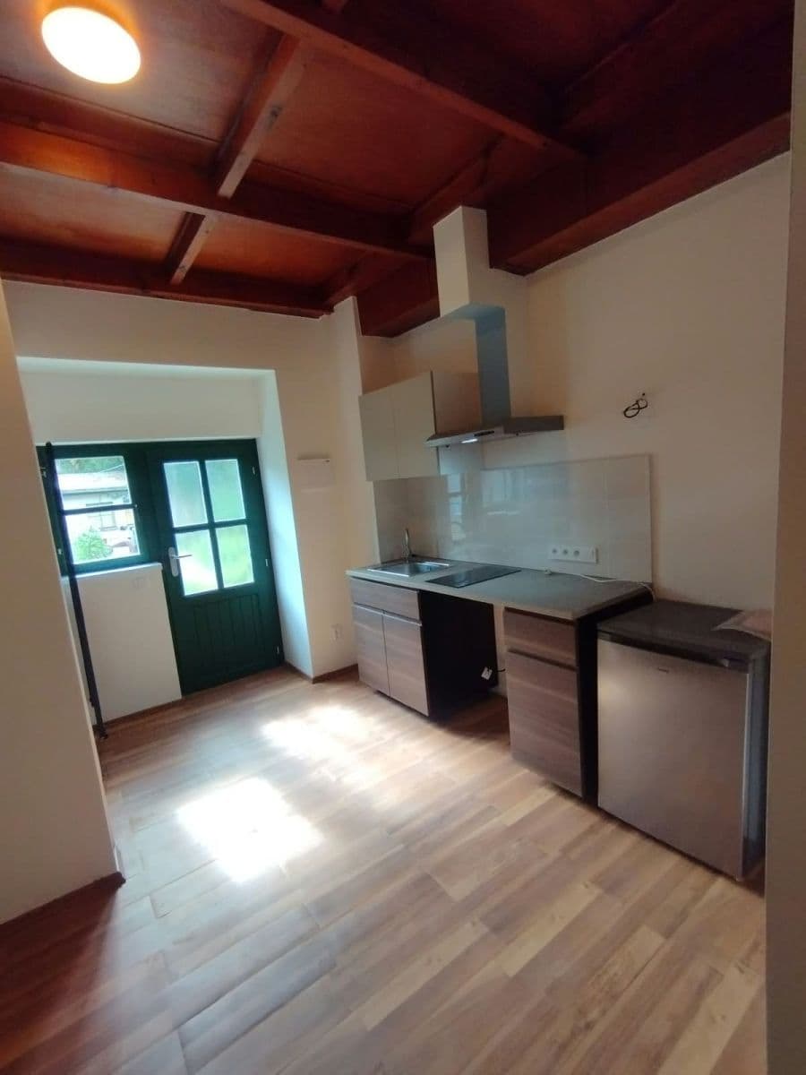 Pronájem bytu 1+kk 28 m², Tyršova, Škvorec, Středočeský kraj Pronájem bytu 1+kk 28 m², Tyršova, Škvorec, Středočeský kraj